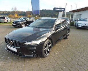 Volvo Volvo V60 B4 Kombi Plus Dark /Panorama Gebrauchtwagen