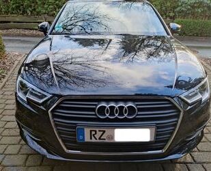 Audi Audi A3 30 TFSI design Sportback PANO AHK Allw Rei Gebrauchtwagen