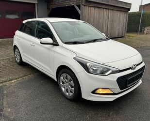 Hyundai Hyundai i20/Klima/Schechkheft/PDC/SHZ/Tüv Gebrauchtwagen