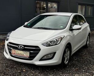 Hyundai Hyundai i30 blue Trend*1,6D*Klima*Navi*SHZ*PDC*Eu6 Gebrauchtwagen