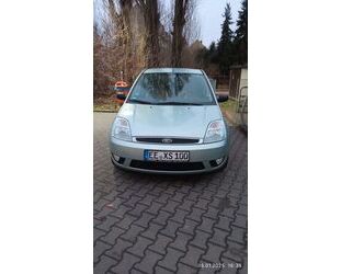 Ford Ford Fiesta 1.4 16V Ghia Gebrauchtwagen