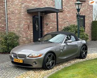 BMW BMW Z4 Roadster 3.0i S Navi Entertainment Leder 19 Gebrauchtwagen