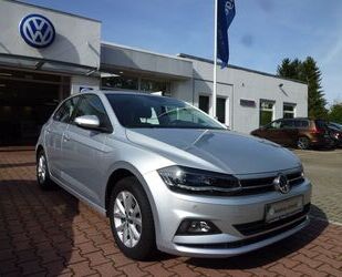 VW Volkswagen Polo VI 1,0 TSI NAV+SHZ+LED+PTS+APPLE+A Gebrauchtwagen