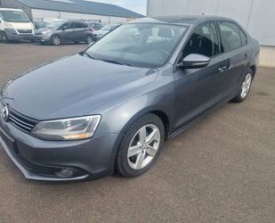 VW Volkswagen Jetta VI 1,6 TDI klimaautomatik Navi Al Gebrauchtwagen