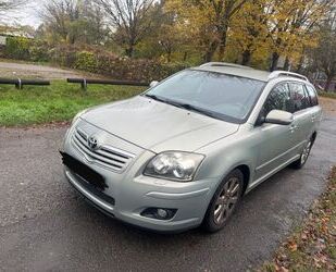 Toyota Toyota Avensis Combi 1,8-l-VVT-i Team Team Gebrauchtwagen