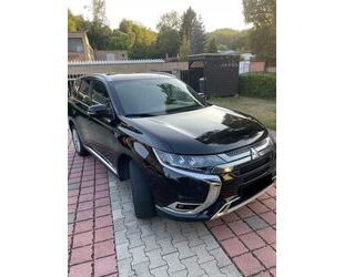 Mitsubishi Mitsubishi Outlander 2.4 MIVEC PLUG-IN HYBRID 4WD Gebrauchtwagen