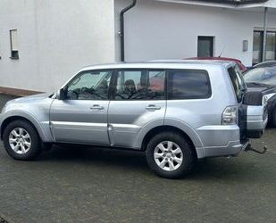 Mitsubishi Mitsubishi Pajero 3.2 DI-D Invite-7.Sitzer-4x4-AHK Gebrauchtwagen