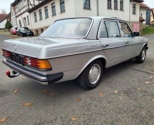 Mercedes-Benz Mercedes-Benz 230 W123 LIMOUSINE H ZULASSUNG ROSTF Gebrauchtwagen