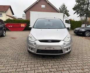 Ford Ford S-MAX Titanium Navi SHZ Pano AHK 7-Sitzer Gebrauchtwagen