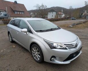 Toyota Toyota Avensis Combi 2,2-l-D-4D Automatik Life Gebrauchtwagen