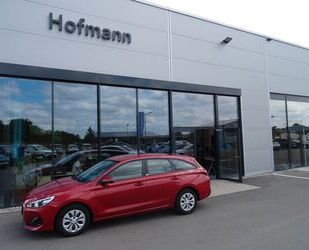 Hyundai Hyundai i30 cw 1,4 Select Kombi Klima Radio USB Gebrauchtwagen