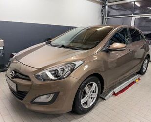 Hyundai Hyundai i30 1.4 Classic/Navi/Bluetooth/Kamera Gebrauchtwagen