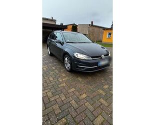 VW Volkswagen Golf 1.6 TDI SCR DSG Comfortline Varian Gebrauchtwagen