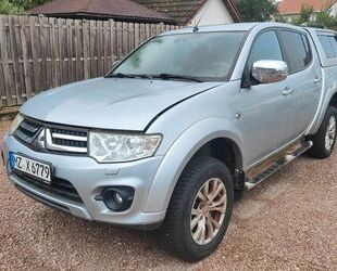 Mitsubishi Mitsubishi L200 4WD 2.5 Scheckheft gepflegt 1 Hand Gebrauchtwagen