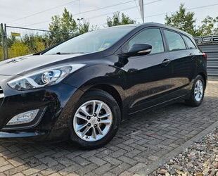 Hyundai Hyundai i30 cw Sitzheitzung Klima Navi PDC TÜV Gebrauchtwagen