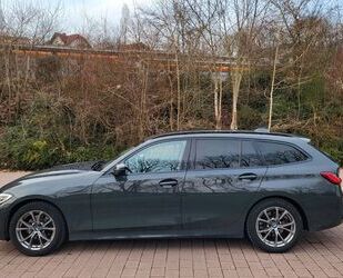 BMW BMW 320d xDrive Touring Advantage Shadowline Gebrauchtwagen