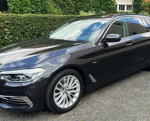 BMW BMW 530i xDrive Touring, Allrad, Pano., Scheckheft Gebrauchtwagen