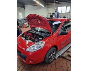 Renault Renault Clio Authentique 1.2 16V 75 Authentique Gebrauchtwagen