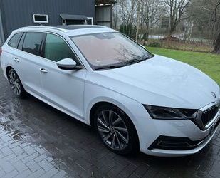 Skoda Skoda Octavia 2.0 TDI SCR*DSG*PANO*AHK*LEDER Gebrauchtwagen