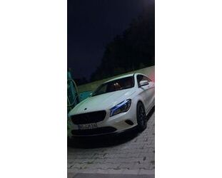 Mercedes-Benz Mercedes-Benz CLA 200 Shooting Brake Urban 7G-DCT Gebrauchtwagen