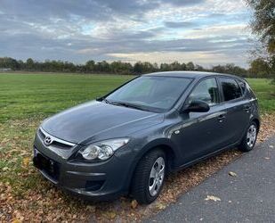 Hyundai Hyundai i30 Top gepflegt & unfallfrei + extra Satz Gebrauchtwagen