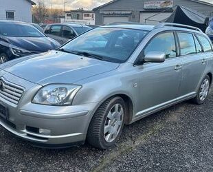 Toyota Toyota Avensis Combi Executive 1.8-l-VVT-i Gebrauchtwagen