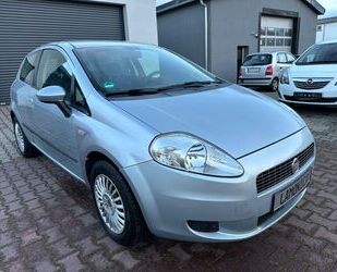 Fiat Fiat Grande Punto 1.4*Klima*Parkhilfe*Scheckheft* Gebrauchtwagen