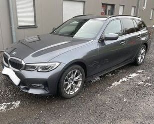 BMW BMW 320d T,SportLine,AHK,Laser,HuD,H&KSound,Pano,S Gebrauchtwagen