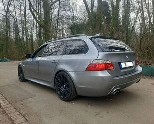 BMW BMW 550i A touring - M-Paket -19 Zoll - Panorama Gebrauchtwagen