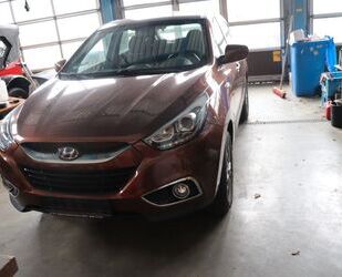 Hyundai Hyundai ix35 Allrad 8 fach 1. Hand wenig km HU neu Gebrauchtwagen