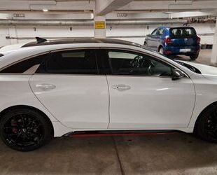 Kia Kia ProCeed 1.6 T-GDI DCT GT Vollausstattung+AHK Gebrauchtwagen