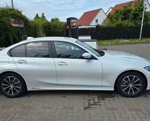 BMW BMW 330i Advantage Automatic Advantage Gebrauchtwagen