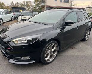 Ford Ford Focus Turnier 2.0 ST Navi Xenon Leder Euro 6 Gebrauchtwagen