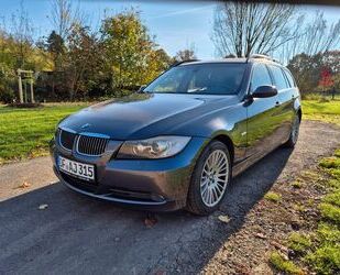 BMW BMW 325xi touring - Leder AHK Xenon Navi Gebrauchtwagen