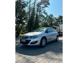 Opel Opel Astra 1.6 CDTI Klima*Tempomat*AHK*Scheckheft* Gebrauchtwagen