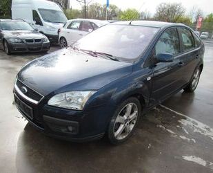 Ford Ford Focus Lim. Ghia Gebrauchtwagen