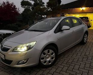 Opel Opel Astra J Lim. 5-trg. *Edition*XENON*PDC*TEMPOM Gebrauchtwagen