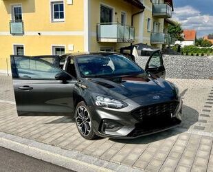 Ford Ford Focus 1,5 EcoBoost 134kW Vignale Turnier Vign Gebrauchtwagen