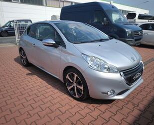 Peugeot Peugeot 208 Allure Navi Panorama 8-fach JBL Sound Gebrauchtwagen