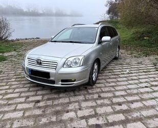 Toyota Toyota Avensis Combi Sol 1.8-l-VVT-i Sol Gebrauchtwagen