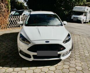 Ford Ford Focus 2,0TDCi ST Leder-Sport-Paket Turnier ST Gebrauchtwagen