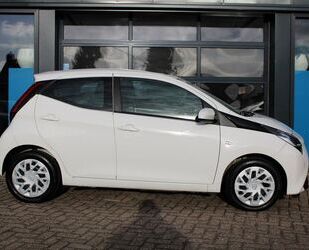 Toyota Toyota Aygo 1.0 VVT-i x-play | NAVIGATIE | AIRCO | Gebrauchtwagen