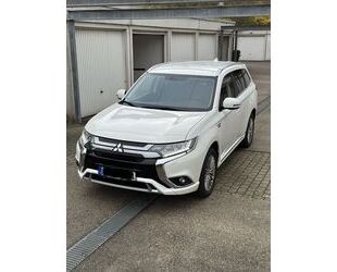 Mitsubishi Mitsubishi Outlander 2.4 MIVEC PLUG-IN HYBRID 4WD Gebrauchtwagen