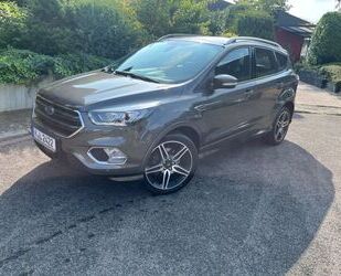 Ford Ford Kuga 1,5 EcoBoost 4x4 129kW Black & Silv Aut. Gebrauchtwagen