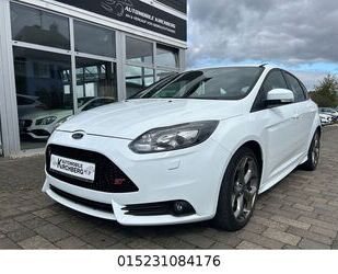 Ford Ford Focus Lim. ST 6 Gang+Bi-Xenon+Leder+1Hand Gebrauchtwagen