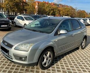 Ford Ford Focus 1,6 Ti-VCT Ghia Ghia Gebrauchtwagen