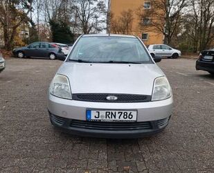 Ford Ford Fiesta 1,3 44 kW Ambiente Top gepflegt Gebrauchtwagen