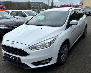 Ford Ford Focus 1.5 Turnier TDCi Business Navi AHK PDC Gebrauchtwagen