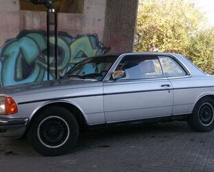 Mercedes-Benz Mercedes-Benz 280CE Coupé C123 Oldtimer Silber 185 Oldtimer