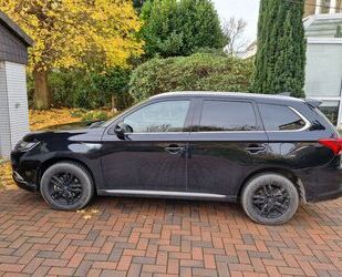 Mitsubishi Mitsubishi Outlander 2.4 MIVEC PLUG-IN HYBRID 4WD Gebrauchtwagen